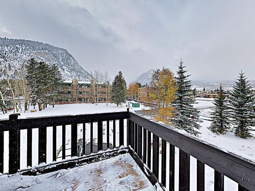 New Listing! Huge Townhome With Private Garage Townhouse