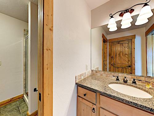 New Listing! Upscale Home On Grand Elk Fairway Home