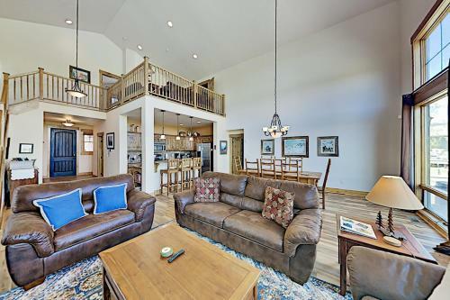 New Listing! Upscale Home On Grand Elk Fairway Home