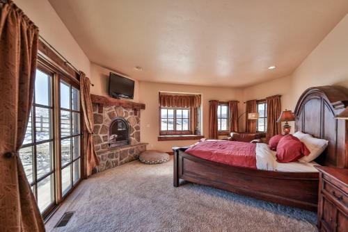 Saddle Ridge Lodge