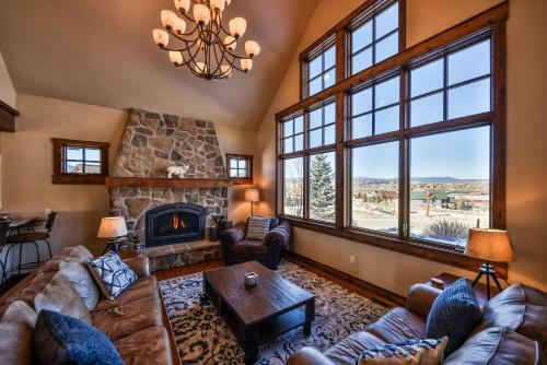 Saddle Ridge Lodge