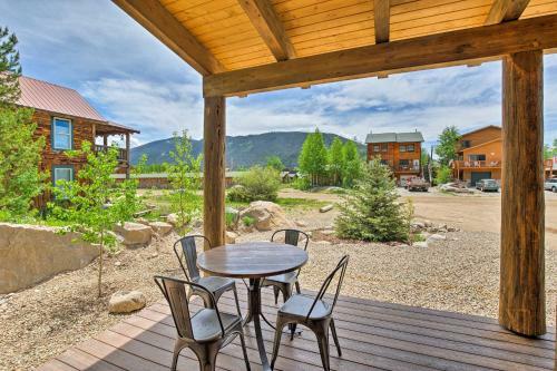 Updated Western Cabin Just 2 Blocks To Grand Lake!