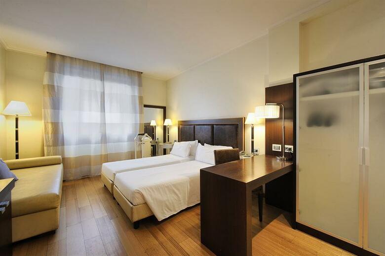 Hotel Canada(.)