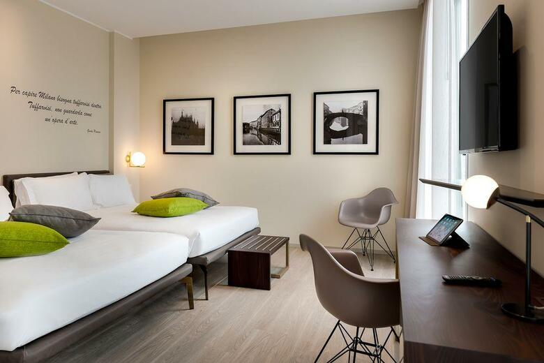 Hotel Canada(.)