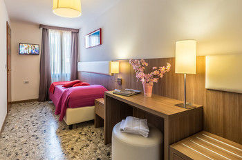 Hotel Zecchini(.)