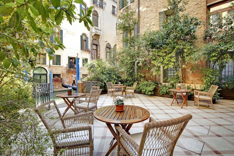 Hotel Don� Palace