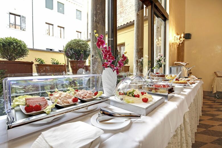 Hotel Don� Palace
