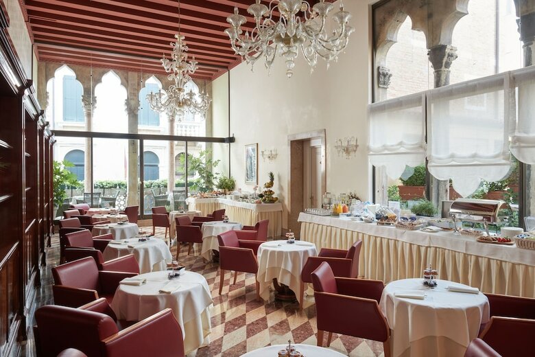 Hotel Don� Palace