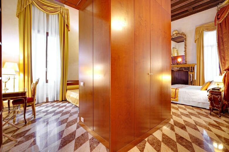 Hotel Don� Palace