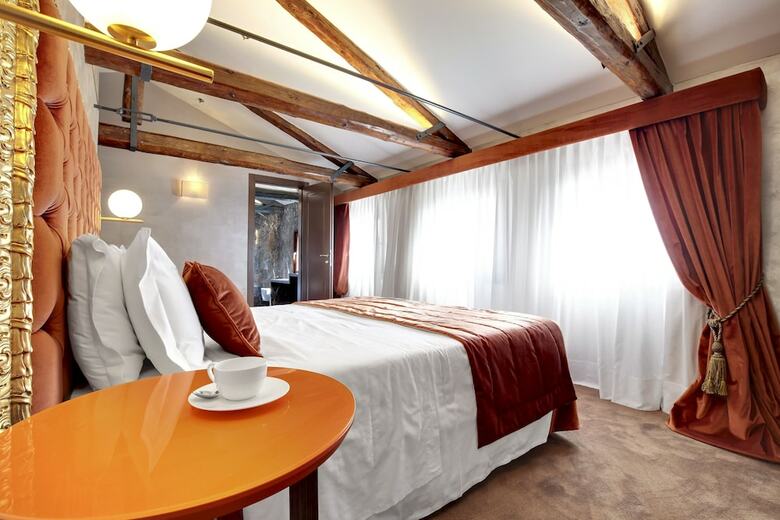 Hotel Don� Palace