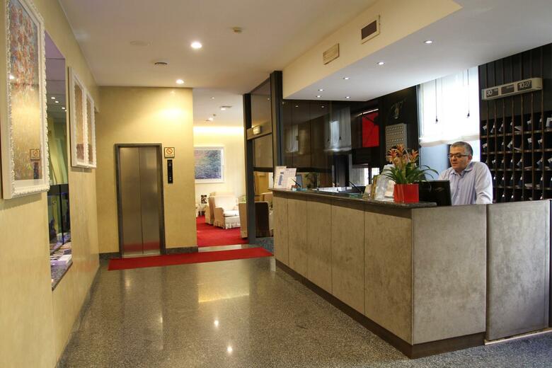 Club Hotel Milan(.)