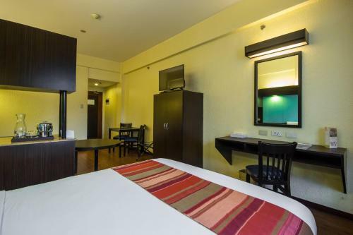 Hotel Microtel By Wyndham Sto. Tomas