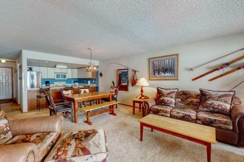Lakefront Living