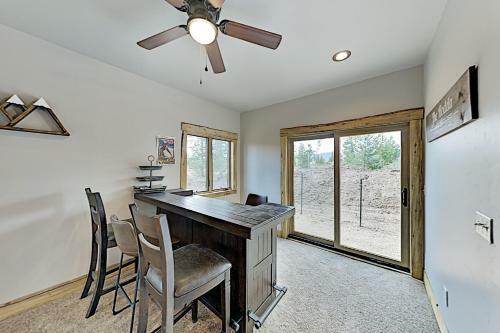 Stylish New Lake-view Home With Fireplace & Firepit Home