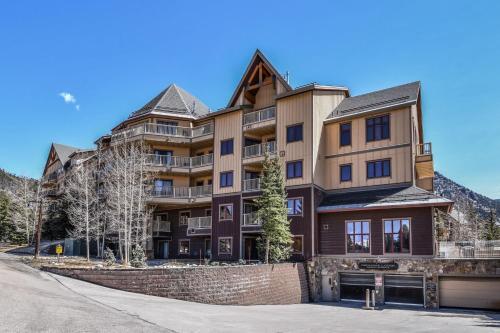 Red Hawk Lodge 2210