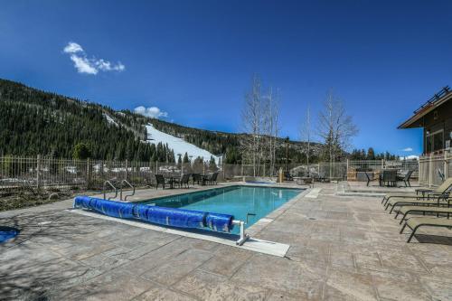 Red Hawk Lodge 2210