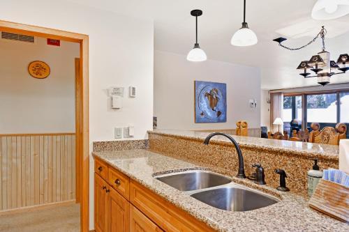 Ski Run Condominiums #108