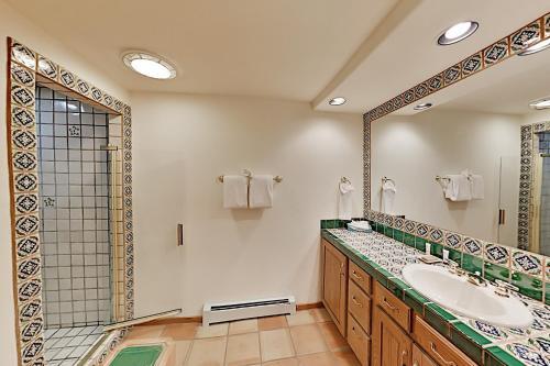 Keystone Ranch With Hot Tub, Sauna & Chef's Kitchen Home