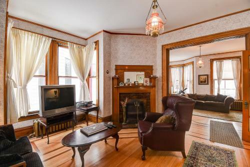 The Mayor's Escape Manor - Access The Great Outdoors!