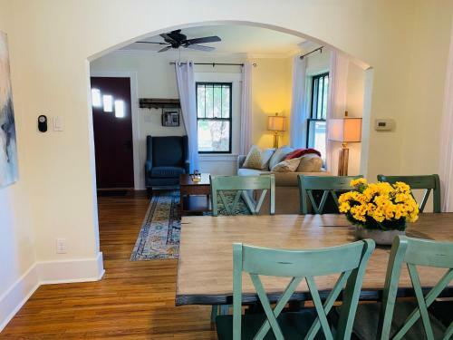 Cozy Bungalow In Downtown Loveland With Free Bikes!