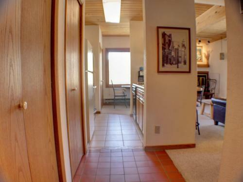 Wood Creek #404 (Condos And Townhomes)
