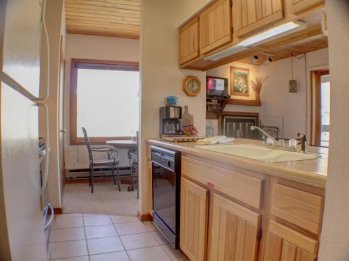 Wood Creek #404 (Condos And Townhomes)