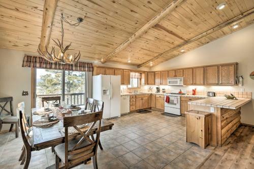 Rustic Home With Deck, Near Fishing And Downtown!