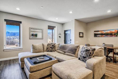 2br Mountain Dream Suite, Lake Views