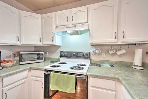 Airy Pueblo Pad Less Than 5 Mi To Arkansas Riverwalk!