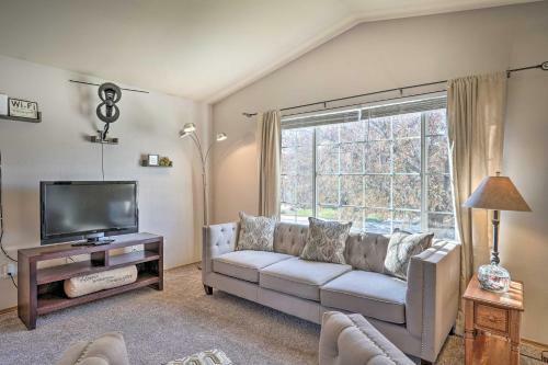 Airy Pueblo Pad Less Than 5 Mi To Arkansas Riverwalk!
