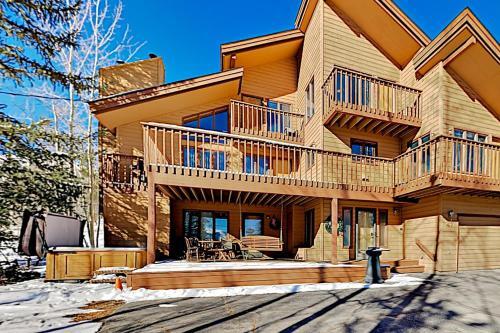Mountain-view Retreat With Private Hot Tub Duplex