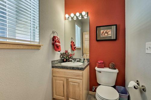Modern Silverthorne Townhome With Hot Tub And Mtn Views