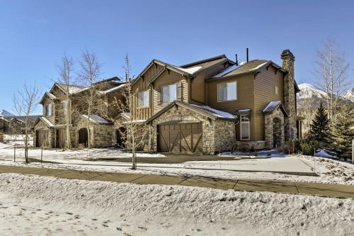 Modern Silverthorne Townhome With Hot Tub And Mtn Views