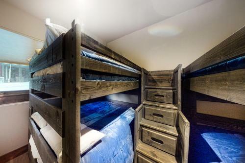 Treehouse Village 325