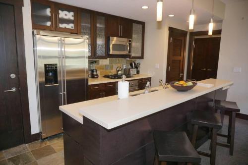 Apartamento 120 Carriage Way (203057-9008) Condo