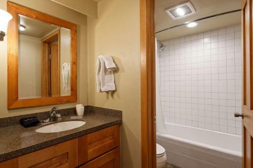 Shadowbrook 403