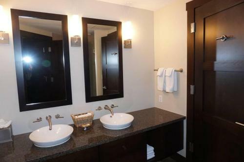 120 Carriage Way 2205