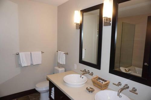 120 Carriage Way 2205