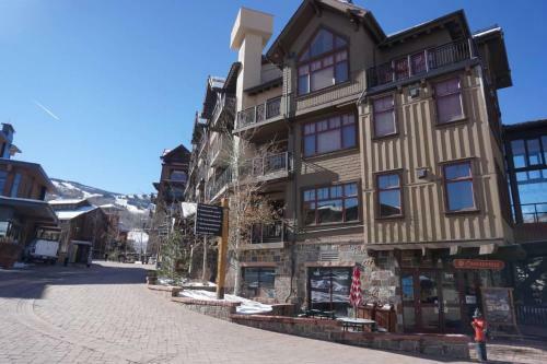 Apartamento 120 Carriage Way #2205 (203157-9419) Condo