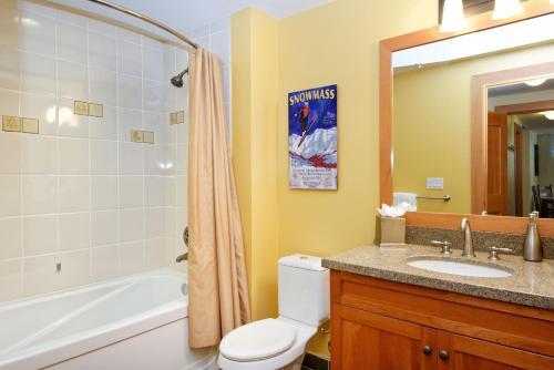 Apartamento 90 Carriage Way #3312 (203160-9297) Condo