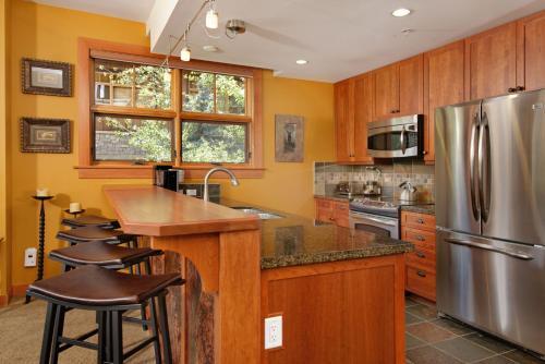 Apartamento 90 Carriage Way #3312 (203160-9297) Condo