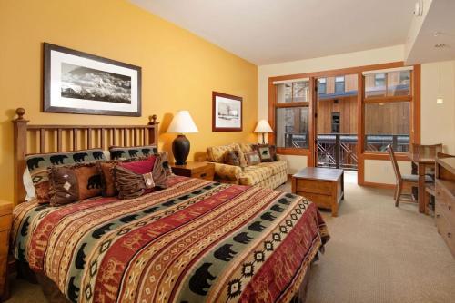 Apartamento 90 Carriage Way #3312 (203160-9297) Condo