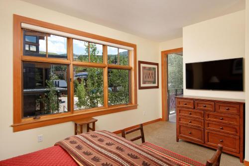 Apartamento 90 Carriage Way #3312 (203160-9297) Condo