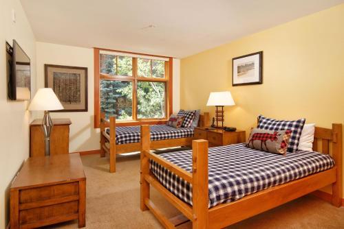 Apartamento 90 Carriage Way #3312 (203160-9297) Condo
