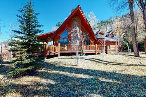 Diamond J's Riverside Retreat