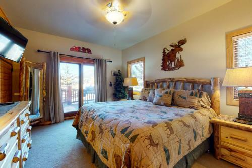 Diamond J's Riverside Retreat