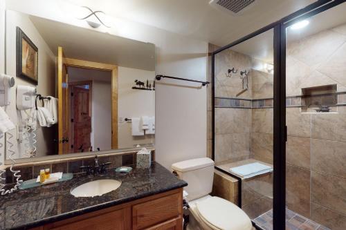 Torian Plum Plaza 401