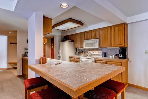 Torian Plum Plaza 401