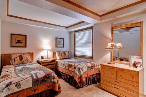 Torian Plum Plaza 401