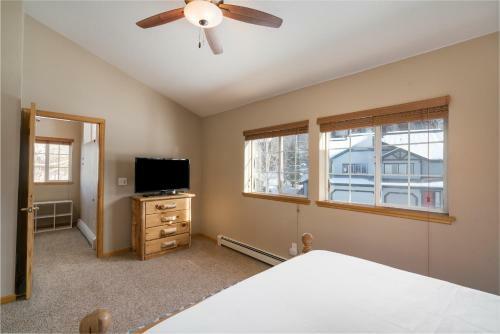 #1018 3 Bed 3 Bath Mountain Townhome